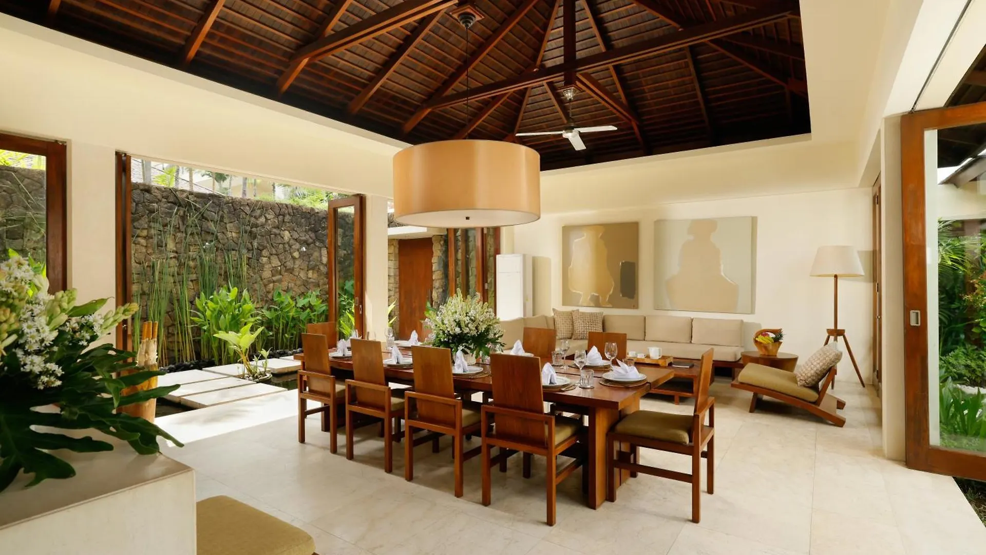 Villa The Suar Seminyak By Nakula